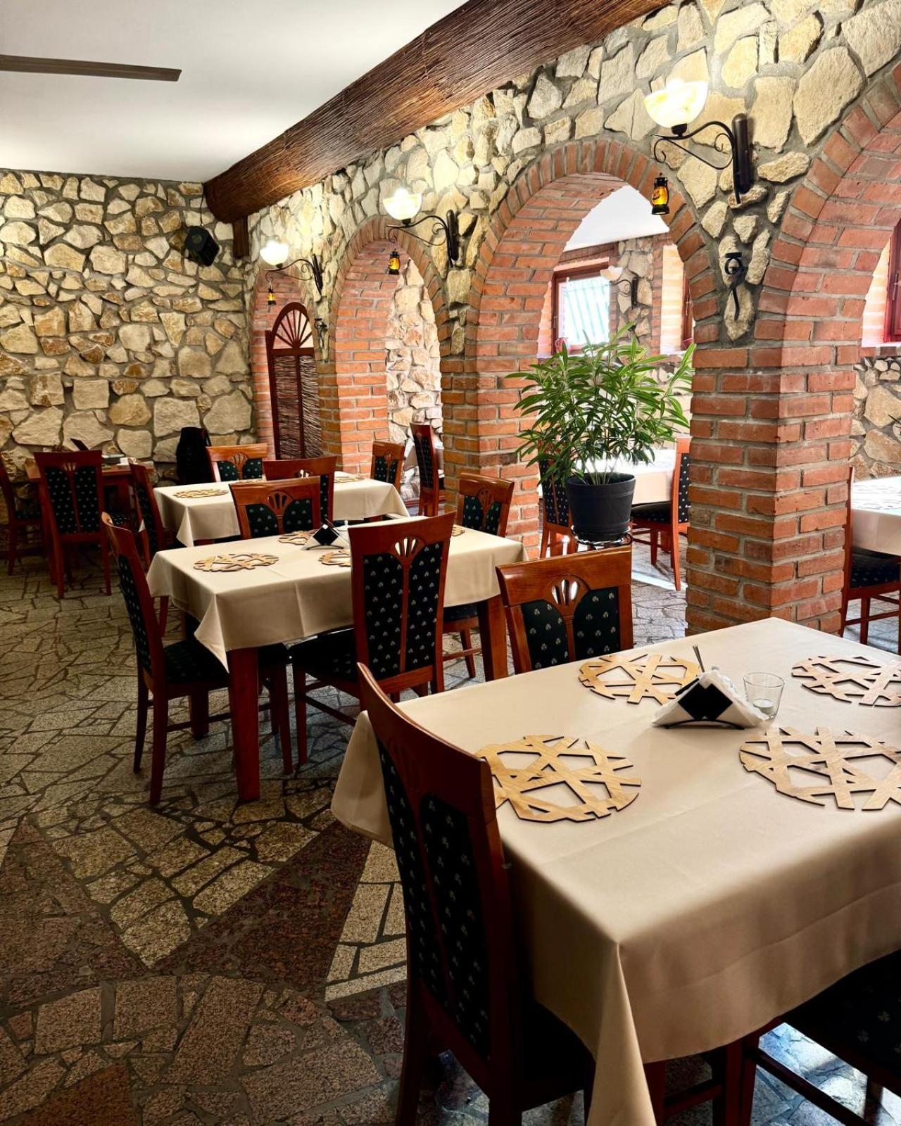 Powidz Lakeside Hotel & Restaurant المظهر الخارجي الصورة